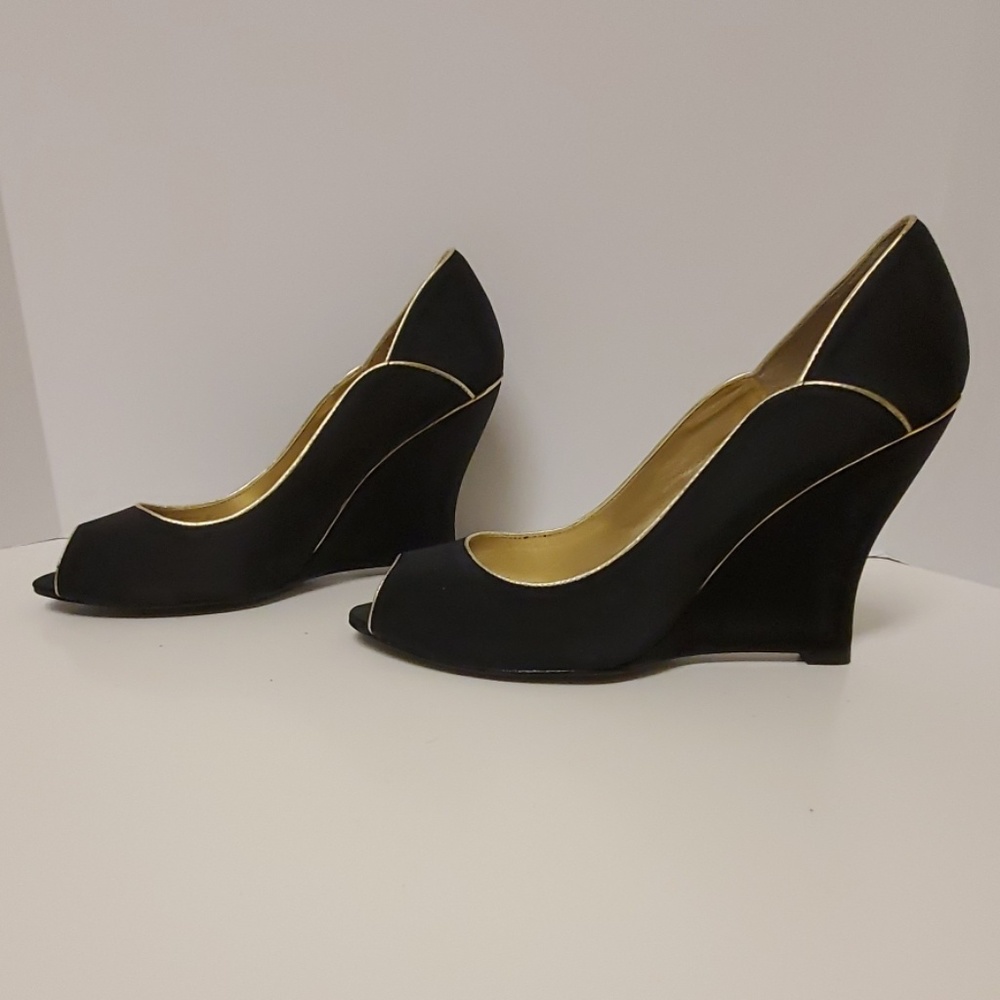 Nina Black and Gold Size 10M